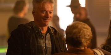 Steve Waugh in the Kia Tasman ute commerical.