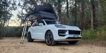 Porsche Cayenne E-Hybrid with roof top tent