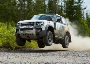 Bowler builds rally versions of the Defender