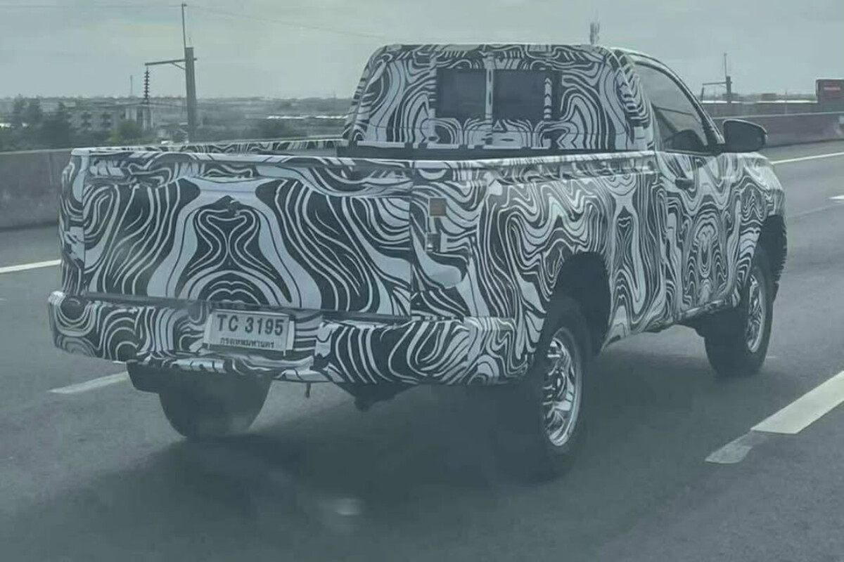 2026 Toyota HiLux spy images