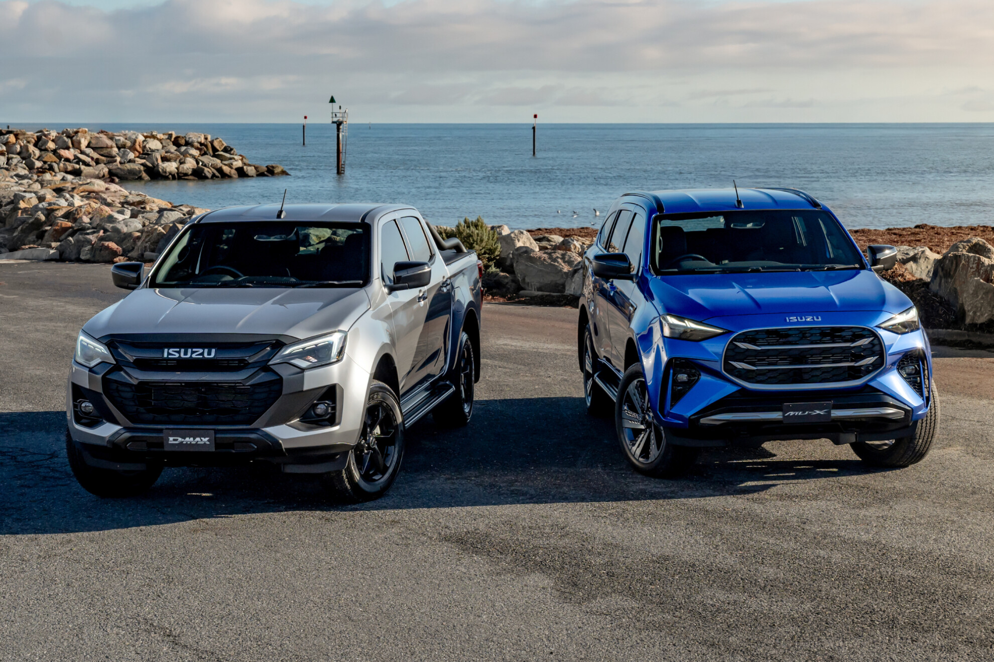 2026 Isuzu MU-X (right) and D-Max (left)