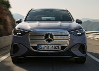 Der neue Mercedes-Benz GLC 400 4MATIC mit EQ Technologie.

Energieverbrauch kombiniert: 14,9-18,8 kWh/100 km | CO-Emissionen kombiniert: 0 g/km | CO-Klasse: A [1] 

Exterieur: AMG Line; lavender silver 


[1] Die Angaben sind vorläufig. Es liegen bislang weder bestätigte Werte von einer amtlich anerkannten Prüforganisation noch eine EG-Typgenehmigung noch eine Konformitätsbescheinigung mit amtlichen Werten vor. Abweichungen zwischen den Angaben und den amtlichen Werten sind möglich.;Energieverbrauch kombiniert: 14,9-18,8 kWh/100 km | CO-Emissionen kombiniert: 0 g/km | CO-Klasse: A [1] [1] Die Angaben sind vorläufig. Es liegen bislang weder bestätigte Werte von einer amtlich anerkannten Prüforganisation noch eine EG-Typgenehmigung noch eine Konformitätsbescheinigung mit amtlichen Werten vor. Abweichungen zwischen den Angaben und den amtlichen Werten sind möglich.

The all-new electric Mercedes-Benz GLC 400 4MATIC with EQ Technology.

Energy consumption combined: 14,9-18,8 kWh/100 km | CO emissions combined: 0 g/km | CO class: A [1] 

Exterior: AMG Line; lavender silver
 

[1] The information is provisional. Neither confirmed values from an officially recognised testing organisation nor an EC type approval nor a certificate of conformity with official values are available to date. Deviations between the data and the official values are possible.;Energy consumption combined: 14,9-18,8 kWh/100 km | CO emissions combined: 0 g/km | CO class: A [1] [1] The information is provisional. Neither confirmed values from an officially recognised testing organisation nor an EC type approval nor a certificate of conformity with official values are available to date. Deviations between the data and the official values are possible.