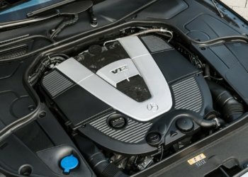 Mercedes' V12 engine