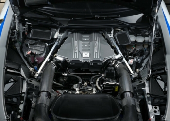 Mercedes' V8 engine